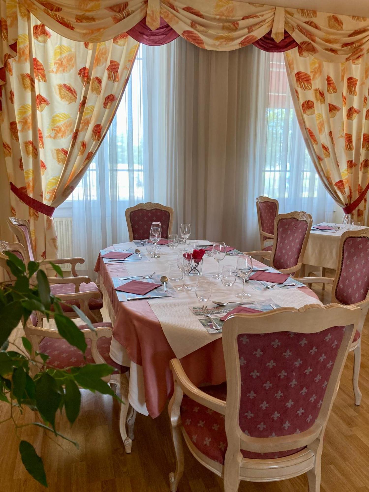Hotel De Champagne Сен-Дизье Экстерьер фото